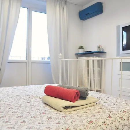 6 Sense Apartment Bucharest