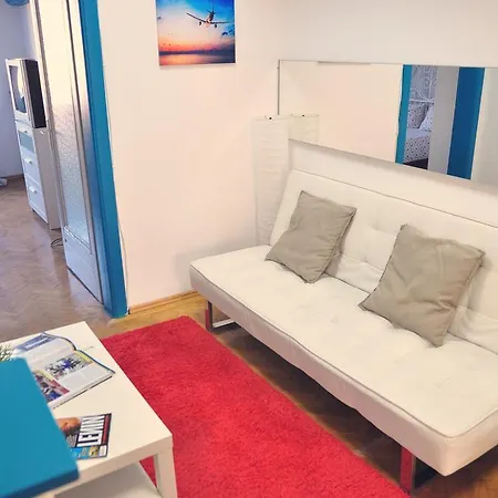 6 Sense Apartment *